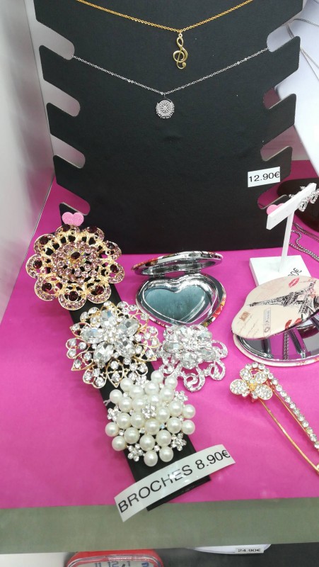 Broche bijoux fantaisie pour femme à Martigues et Plan de Campagne